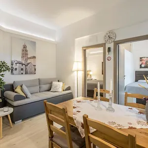 Palomia A Apartment