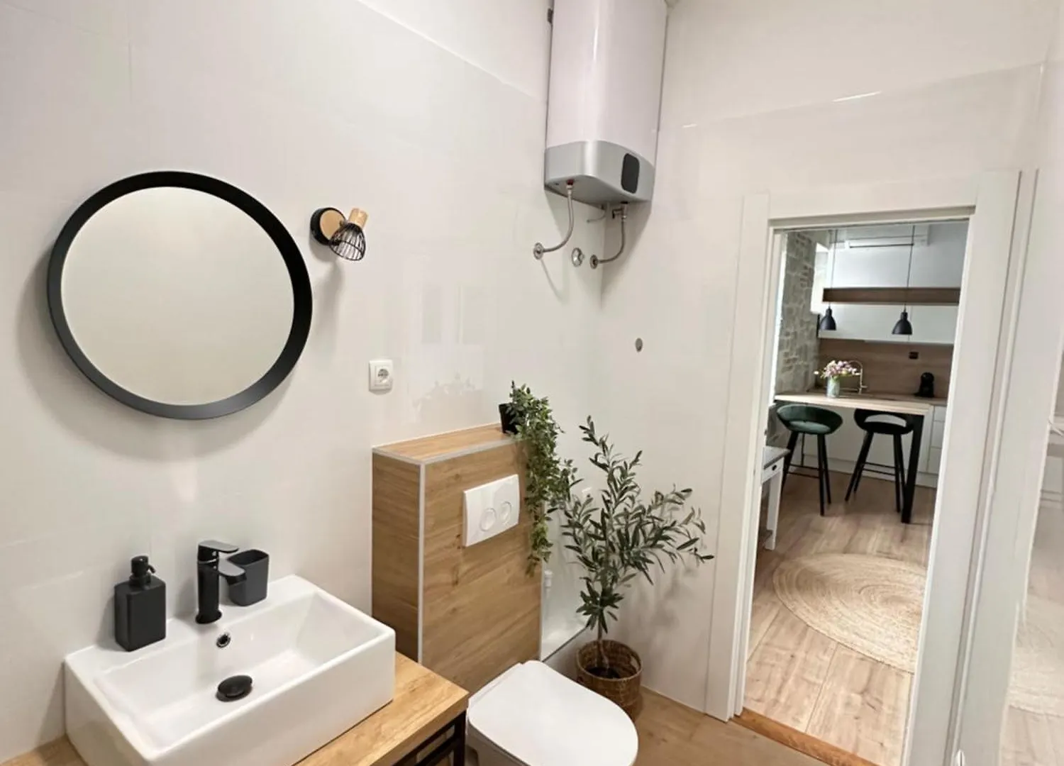 Agora Apartment Split